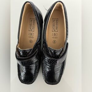Ortho Line Black Crocodile Pattern Loafers Size 8